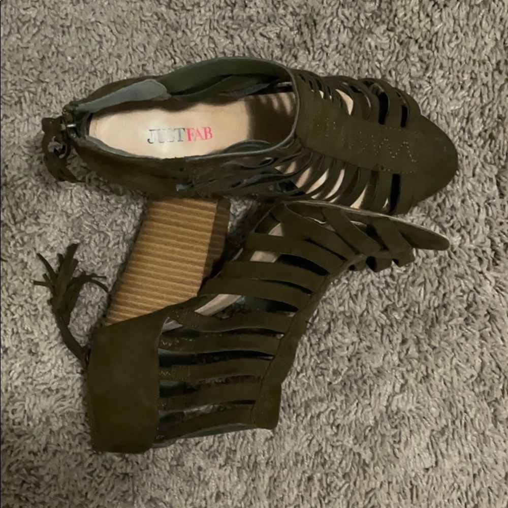 Green stripped heel